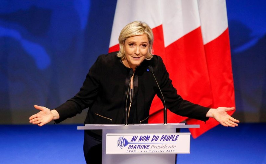 Bà Marine Le Pen đã quyết định từ bỏ chức vụ lãnh đạo đảng FN để tập trung vào cuộc bầu cử. Ảnh: Reuters
