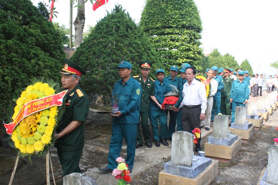Các hài cốt liệt sĩ được tìm thấy ở huyện rẻo cao Hướng Hóa và đưa về an táng tại Nghĩa trang liệt sĩ huyện Hướng Hóa ngày 27/4.