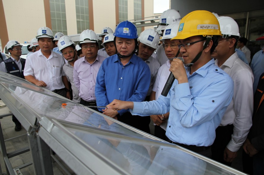 Bộ trưởng Trần Hồng Hà kiểm tra các hạng mục bảo vệ môi trường tại Formosa. 