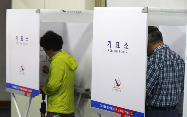 Công dân Hàn Quốc bắt đầu bỏ phiếu bầu Tổng thống