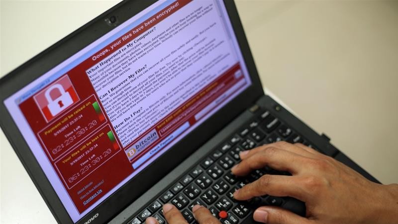 Virus WannaCry hoạt động bằng cách mã hóa các dữ liệu trong máy tính của nạn nhân và yêu cầu nạn nhân phải trả tiền thì mới có thể truy cập dữ liệu trở lại. Ảnh: EPA