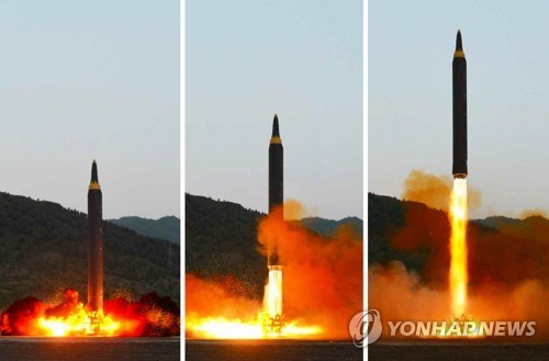 Tên lửa Hwasong-12 được Triều Tiên phóng hôm 14/5. Ảnh: Yonhap