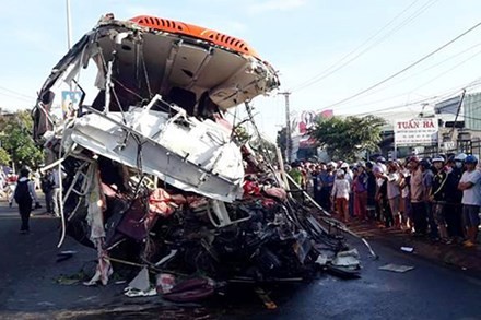 Hiện trường vụ tai nạn tại Gia Lai làm 13 người chết, 33 người bị thương hôm 7/5. 