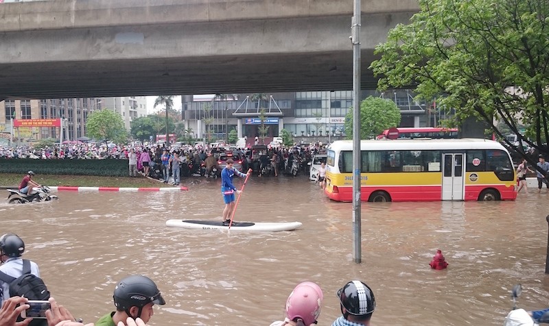 Chi hơn 8.000 tỷ đồng, Hà Nội cứ mưa lại lo ngập
