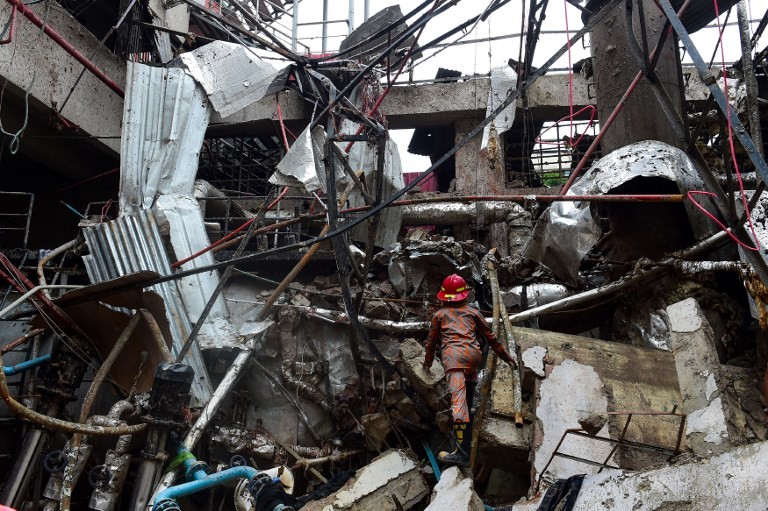 Hiện trường vụ nổ nồi hơi tại xưởng may gần thủ đô Dhaka (Bangladesh). Ảnh: AFP