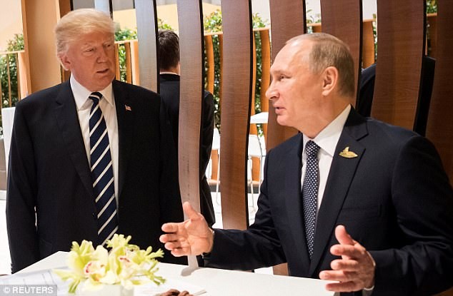 Tổng thống Trump và Tổng thống Putin gặp mặt bên lề Hội nghị Thượng đỉnh G20. Ảnh: Reuters