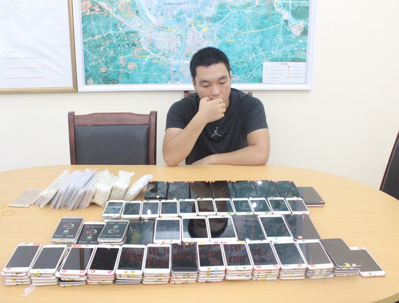 Lô hàng Iphone trị giá gần 1 tỷ bị bắt giữ.