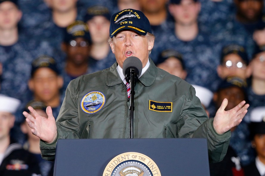 Tổng thống Mỹ Donald Trump phát biểu trước binh sĩ Mỹ. Ảnh: AP