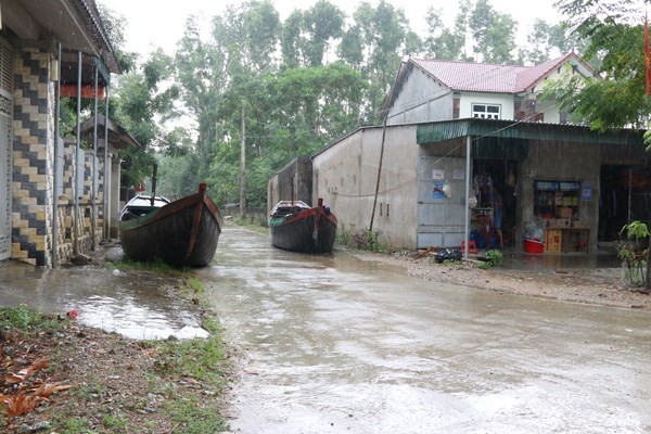Tại xã Xuân Tiên, Nghi Xuân (Hà Tĩnh), công tác phòng chống bão số 10 đang được chính quyền và nhân dân tiến hành khẩn trương. 
