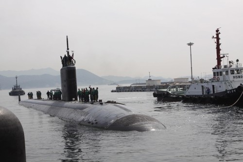 Siêu tàu ngầm Mỹ tới Hàn Quốc lúc 'nước sôi lửa bỏng'