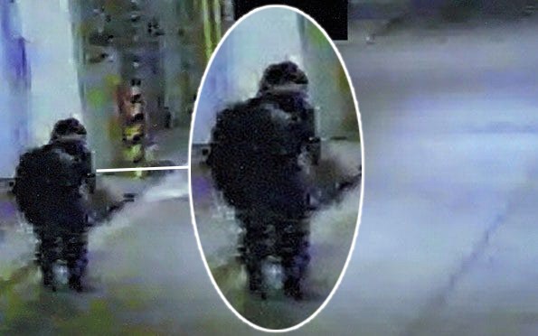Hình ảnh "Ninja Heisei" bị ghi lại bởi camera an ninh. Ảnh: Cảnh sát Osaka