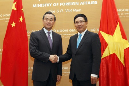 Bộ trưởng Ngoại giao Phạm Bình Minh (phải) và Bộ trưởng Ngoại giao Trung Quốc Vương Nghị. Ảnh: Vietnamnet