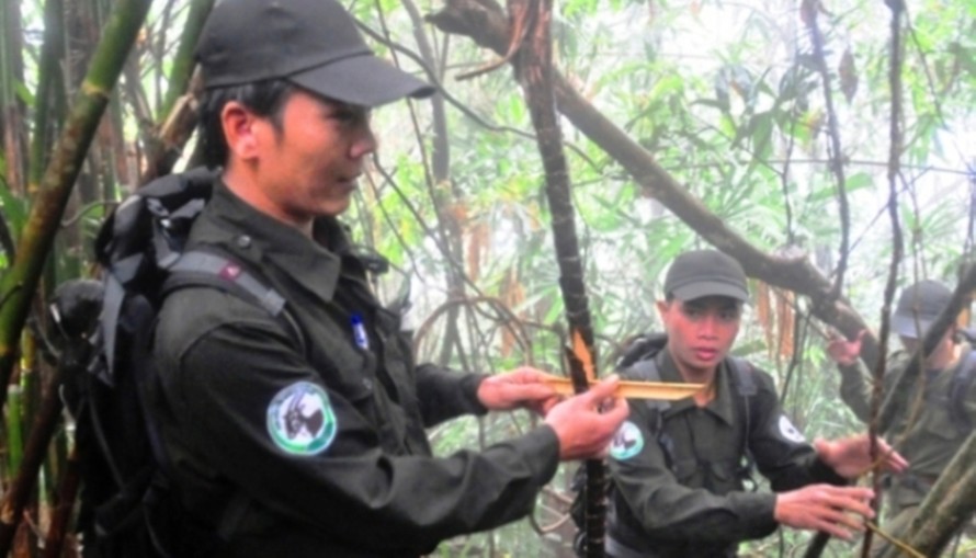 Công tác tuần tra, bảo vệ rừng của lực lượng kiểm lâm, biên phòng luôn đối mặt hiểm nguy tại Khu bảo tồn Sao la, TT-Huế, đặc biệt là vào mùa mưa lũ.