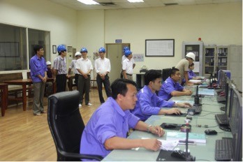 Điều hành sản xuất tại nhà máy Nhiệt điện Cao Ngạn, tỉnh Thái Nguyên.