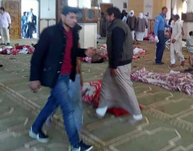 Khung cảnh đẫm máu bên trong nhà thờ Al Rawdah. Ảnh: BBC