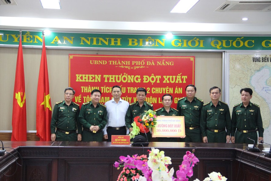 Ông Hồ Kỳ Minh, Phó Chủ tịch UBND TP Đà Nẵng thưởng nóng 30 triệu cho BĐBP Đà Nẵng vì phá được chuyên án ma túy