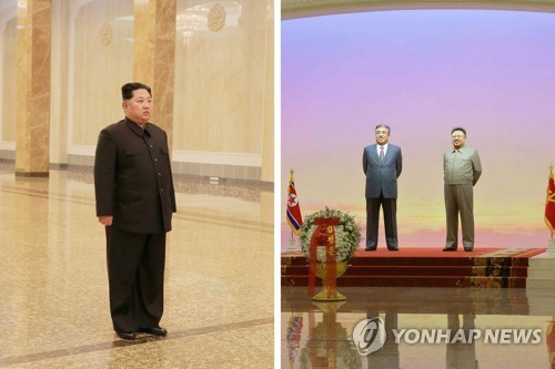 Chủ tịch Kim Jong-un viếng thăm lăng mộ cha và ông nội hồi cuối tuần trước. Ảnh: Yonhap