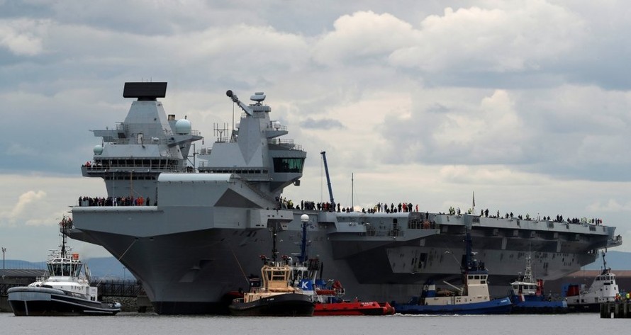 Tàu sân bay HMS Queen Elizabeth. Ảnh: Reuters