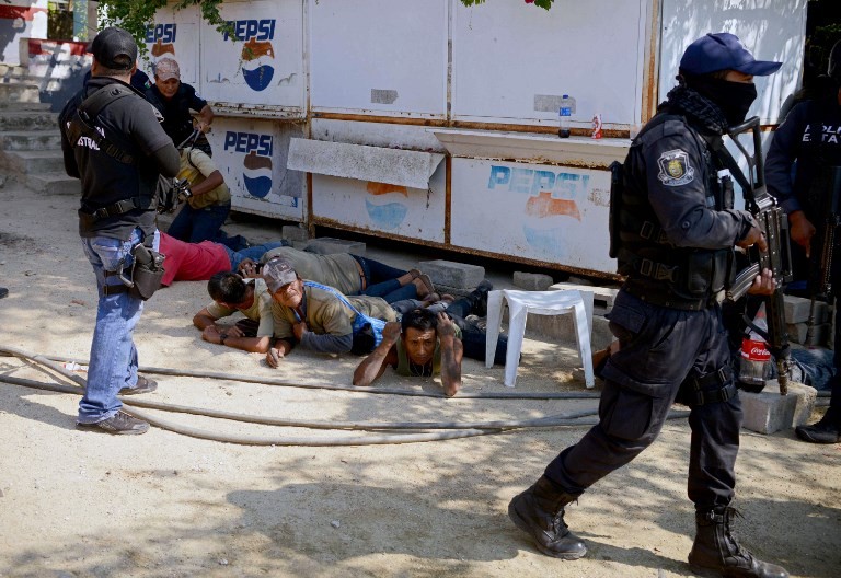 Cảnh sát bang Guerrero được điều đến hiện trường vụ xả súng hôm 7/1 tại làng La Concepcion. Ảnh: AFP