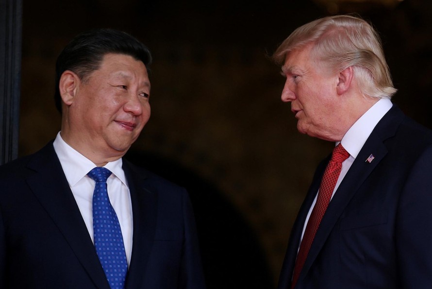 Chủ tịch Trung Quốc Tập Cận Bình (trái) và Tổng thống Mỹ Donald Trump trong cuộc gặp tại Mỹ hồi tháng 4/2016. Ảnh: Reuters