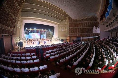Dàn nhạc Samjiyon trình diễn tại Bình Nhưỡng hôm qua, 16/2. Ảnh: Rodong Sinmun