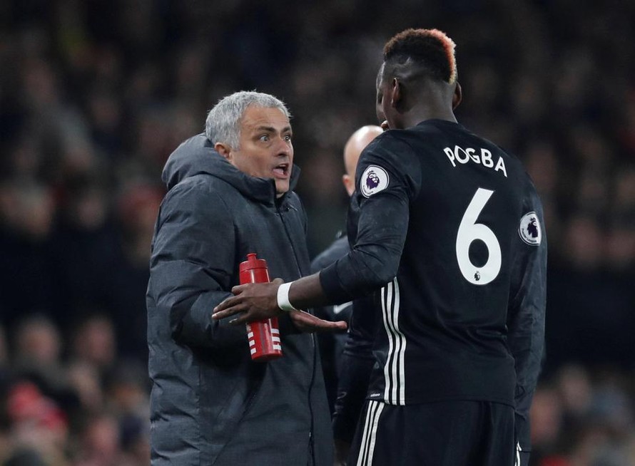 Paul Pogba đến phòng riêng 'đòi làm cho ra lẽ' với Mourinho