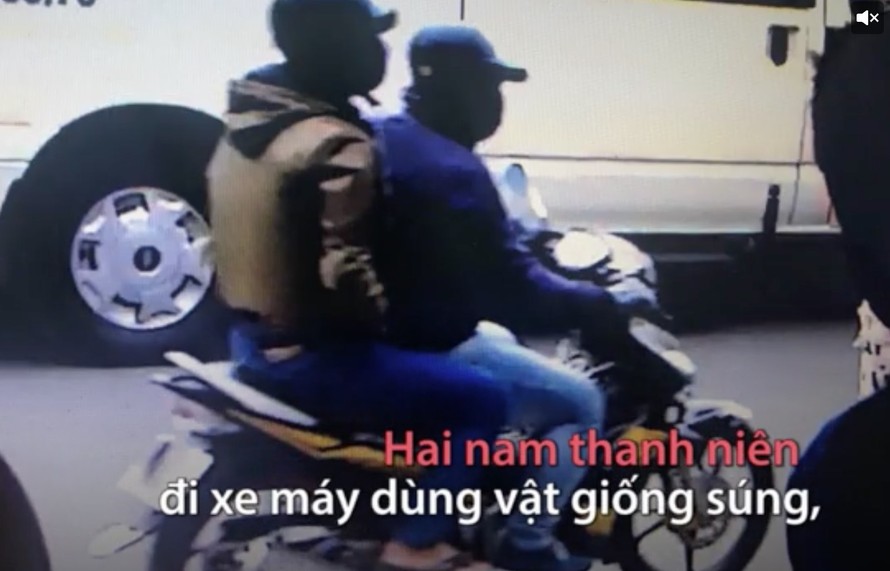 Bản tin 20H: Hình ảnh 2 tên cướp ngân hàng táo tợn ở Sài Gòn