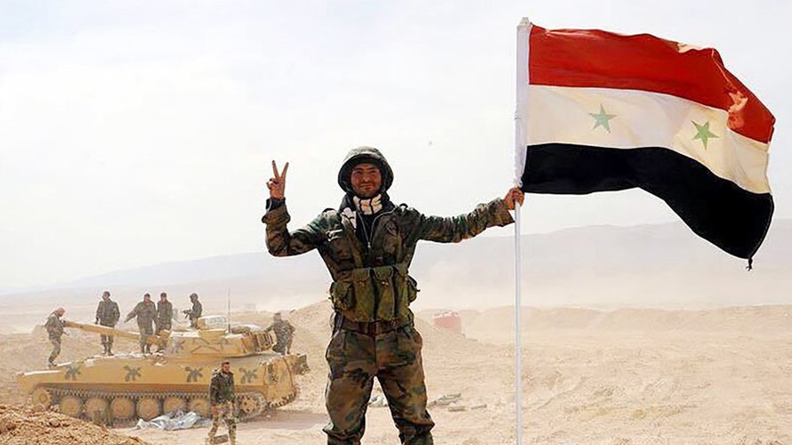 Binh sĩ Syria ăn mừng trước sự thất bại của IS. Ảnh: Sputnik