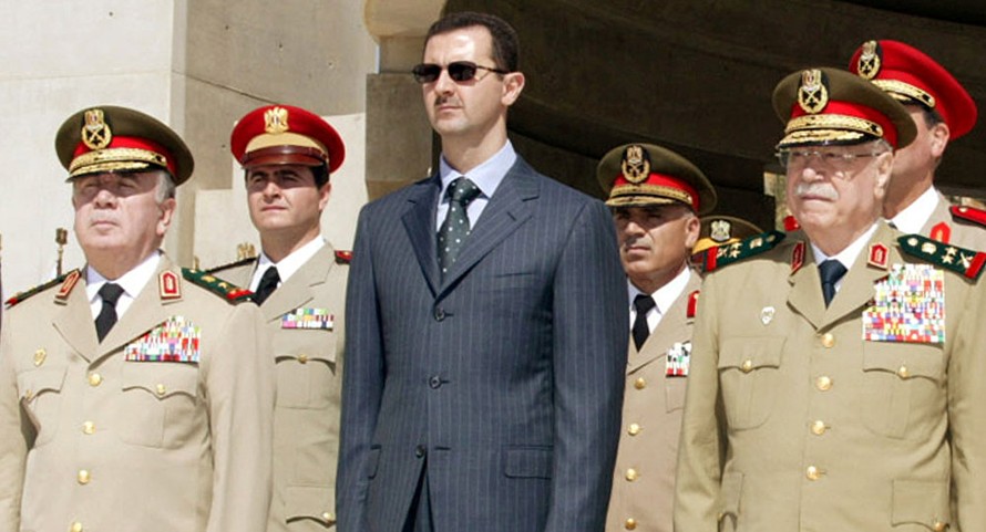 Tổng thống Syria Bashar al-Assad (áo đen). Ảnh: Sputnik