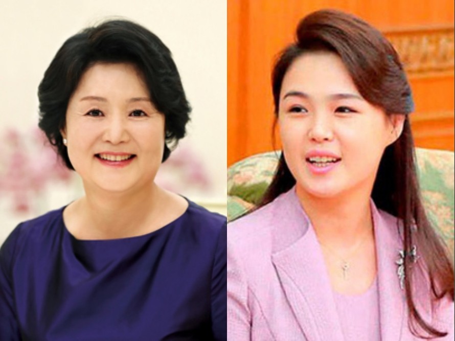 Bà Kim Jung-sook (trái) và bà Ri Sol-ju (phải).