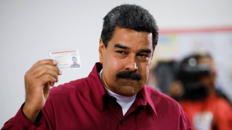 Ông Nicolas Maduro đi bỏ phiếu. Ảnh: Reuters