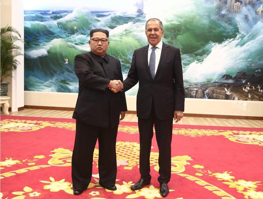 Chủ tịch Triều Tiên Kim Jong-un và Ngoại trưởng Nga Sergey Lavrov. Ảnh: Bộ Ngoại giao Nga