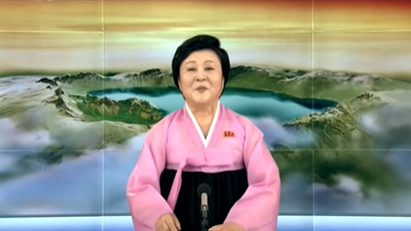 Bà Ri Chun Hee xuất hiện trong bản tin về chuyến thăm Singapore của ông Kim Jong-un. 