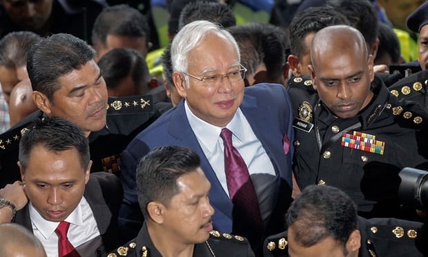 Cựu Thủ tướng Malaysia Najib Razak xuất hiện trước toà sáng nay, 4/7. Ảnh: EPA