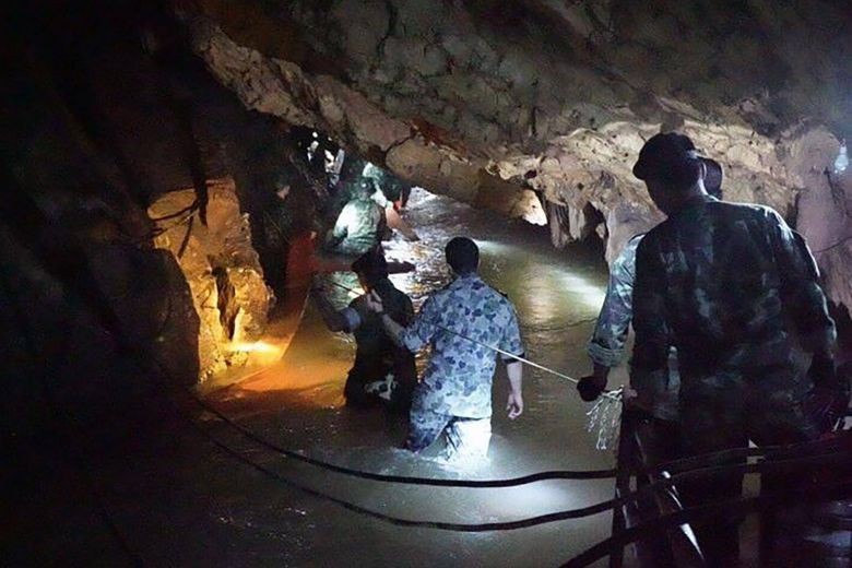 Bên trong hang động Tham Luang - nơi đội bóng Thái Lan mắc kẹt từ ngày 23/6. Ảnh: AFP