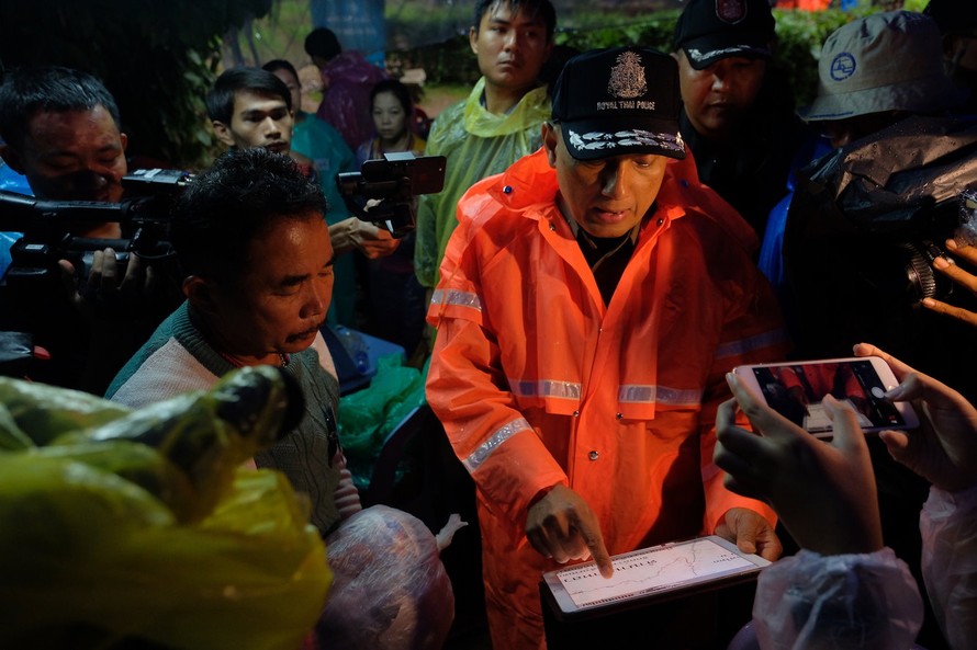 Quá trình chuẩn bị cho những nỗ lực giải cứu bên trong hang động Tham Luang. Ảnh: Getty