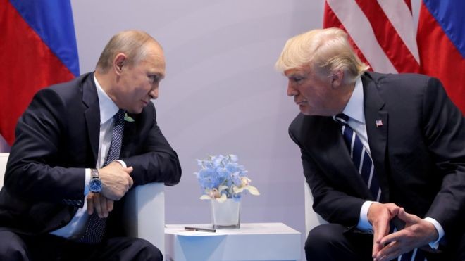 Tổng thống Nga Putin (trái) và Tổng thống Mỹ Trump (phải). Ảnh: Reuters