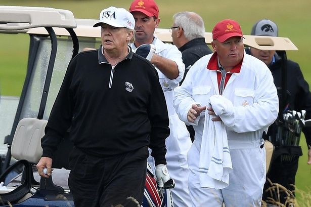 Tổng thống Trump chơi golf ở Scotland. Ảnh: AFP