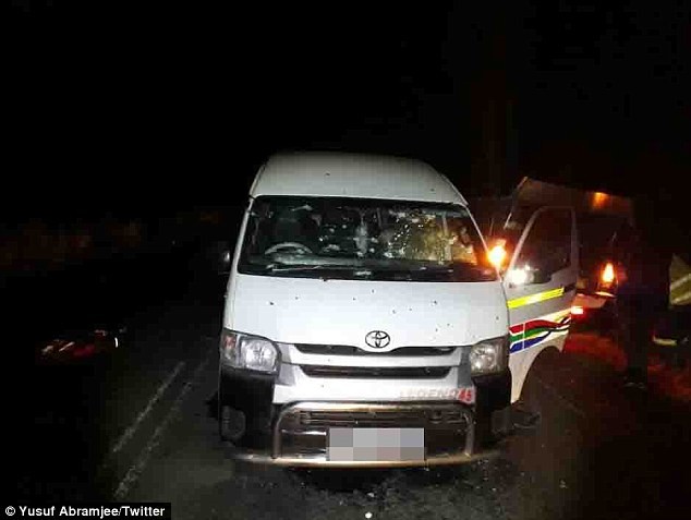 Chiếc xe chở các tài xế thủng lỗ chỗ do trúng đạn. Ảnh: Daily Mail