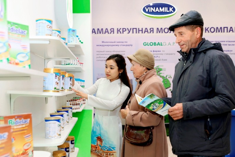 Sản phẩm Vinamilk được trưng bày tại hội chợ “Hàng Việt Nam chất lượng cao Mátxcơva 2015” tại Nga và đã chiếm được cảm tình của người tiêu dùng nơi đây.