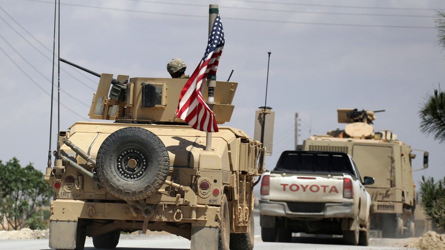 Phương tiện gắn cờ Mỹ tại Syria. Ảnh: Reuters