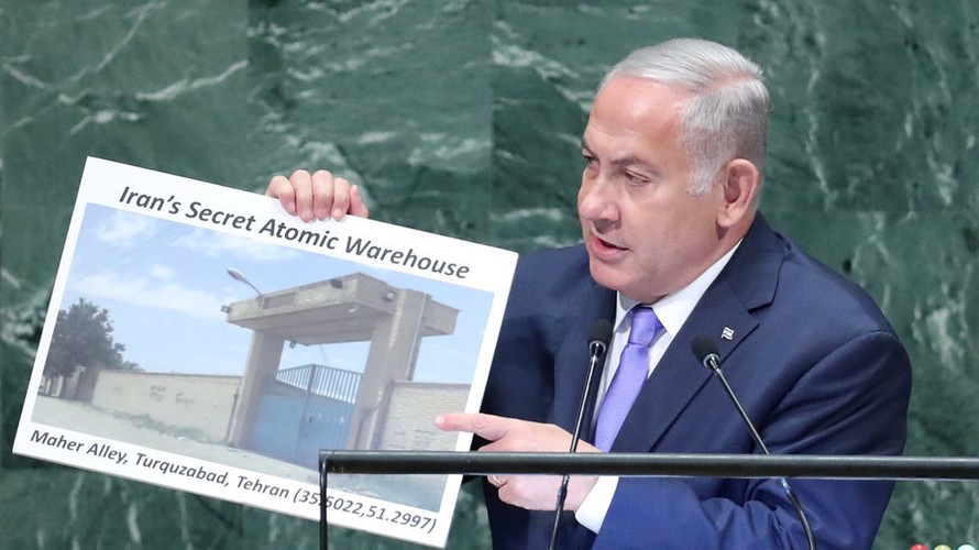 Thủ tướng Israel công bố bức ảnh về "kho nguyên tử bí mật ở Iran". Ảnh: Reuters