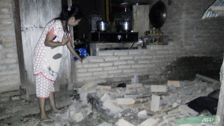 Nhà cửa hư hại sau động đất ở Indonesia. Ảnh: Twitter