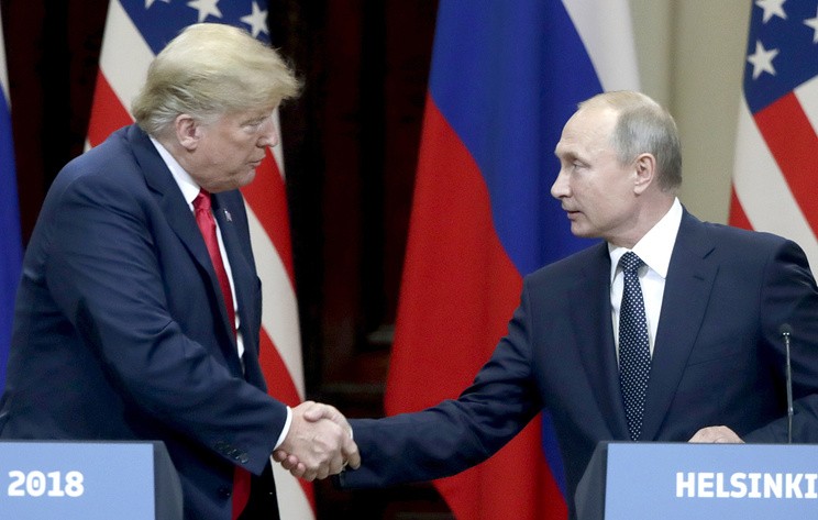 Tổng thống Nga Putin (phải) và Tổng thống Mỹ Trump (trái). Ảnh: Tass
