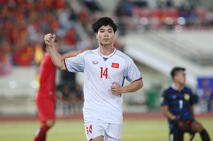Công Phượng được bình chọn là "Cầu thủ hay nhất trận" khi Việt Nam giành chiến thắng 3-0 trên sân Lào tối 8/11. Ảnh: Lâm Thỏa