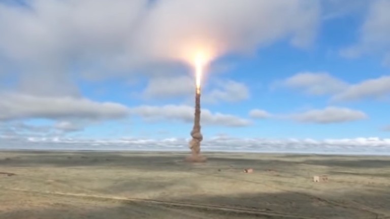 Thử nghiệm tên lửa đánh chặn tầm xa được cho là sử dụng trong hệ thống S-500. Ảnh: Bộ Quốc phòng Nga