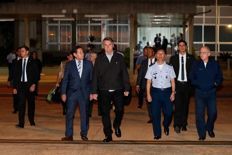 Tổng thống Jair Bolsonaro rời Brazil lên đường đến Nhật Bản dự hội nghị G20. Ảnh: Reuters