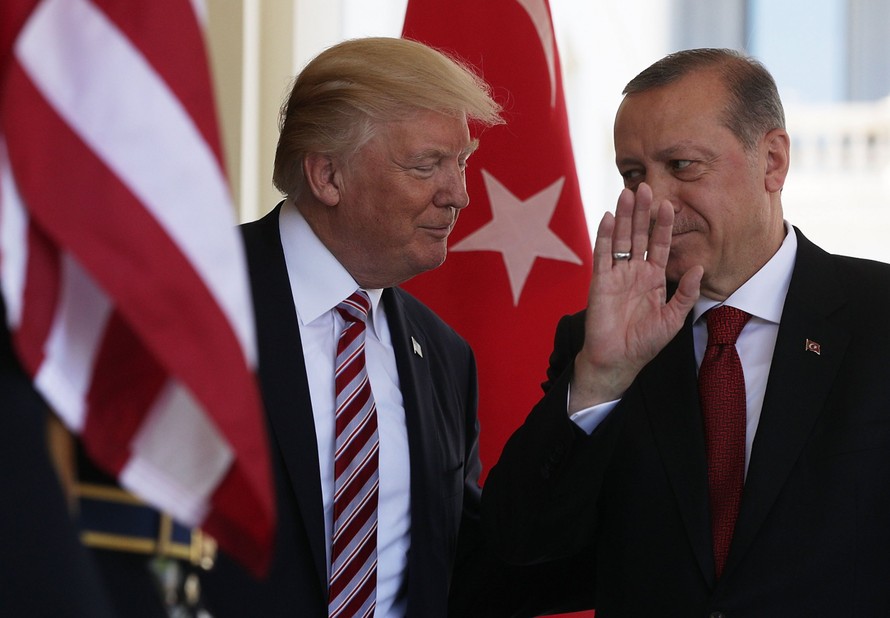 Tổng thống Mỹ Donald Trump và Tổng thống Thổ Nhĩ Kỳ Recep Tayyip Erdogan. Ảnh: Newsweek