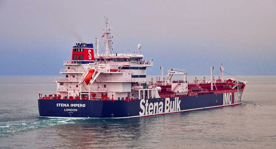 Tehran tố tàu khu trục Anh ngăn cản Iran bắt tàu chở dầu