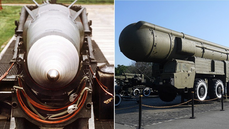 Các vũ khí bị cấm theo INF: tên lửa Pershing II (trái) và tên lửa đạn đạo tầm trung SS-20 (phải). Ảnh: Wikipedi/Global Look Press